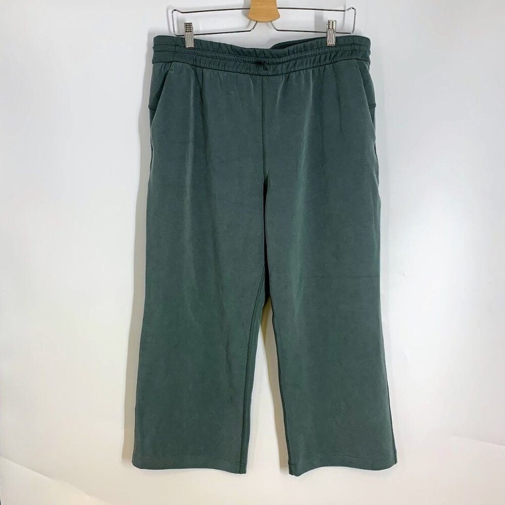Lululemon Women's Softstreme High-Rise Elastic Waist Straight Leg Crop Size 14